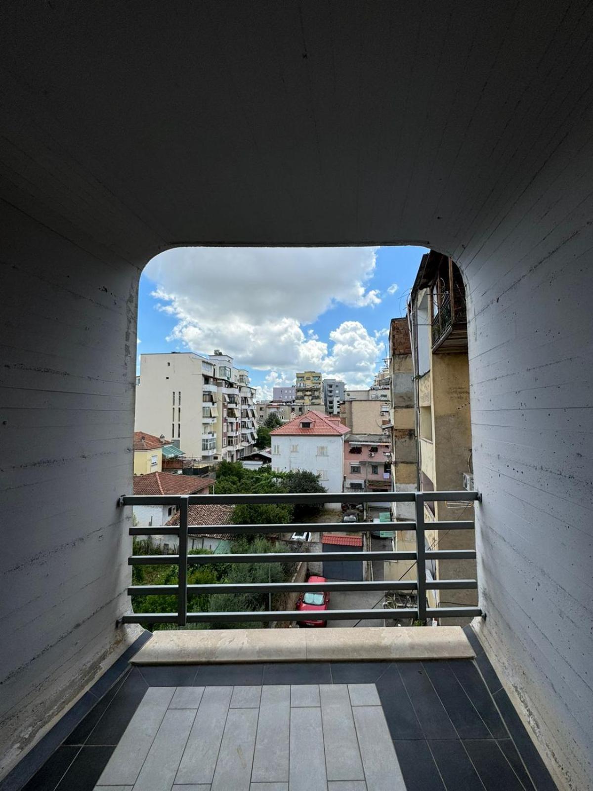 Diem Near Pazari I Ri * Tirana