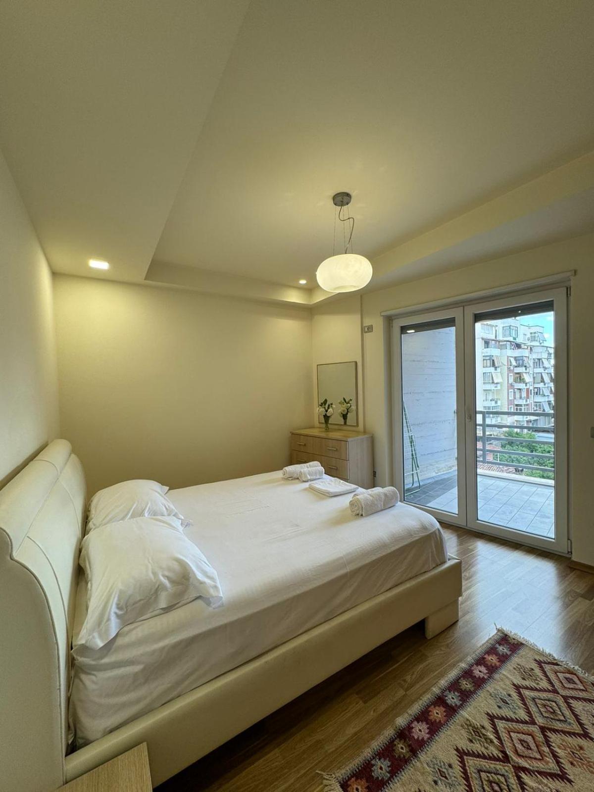 Apartment Diem Near Pazari I Ri