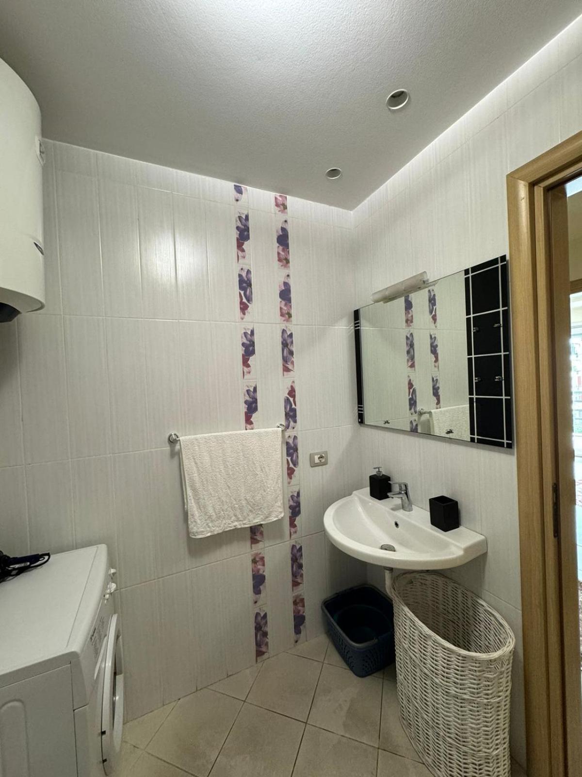 Apartment Diem Near Pazari I Ri Tirana