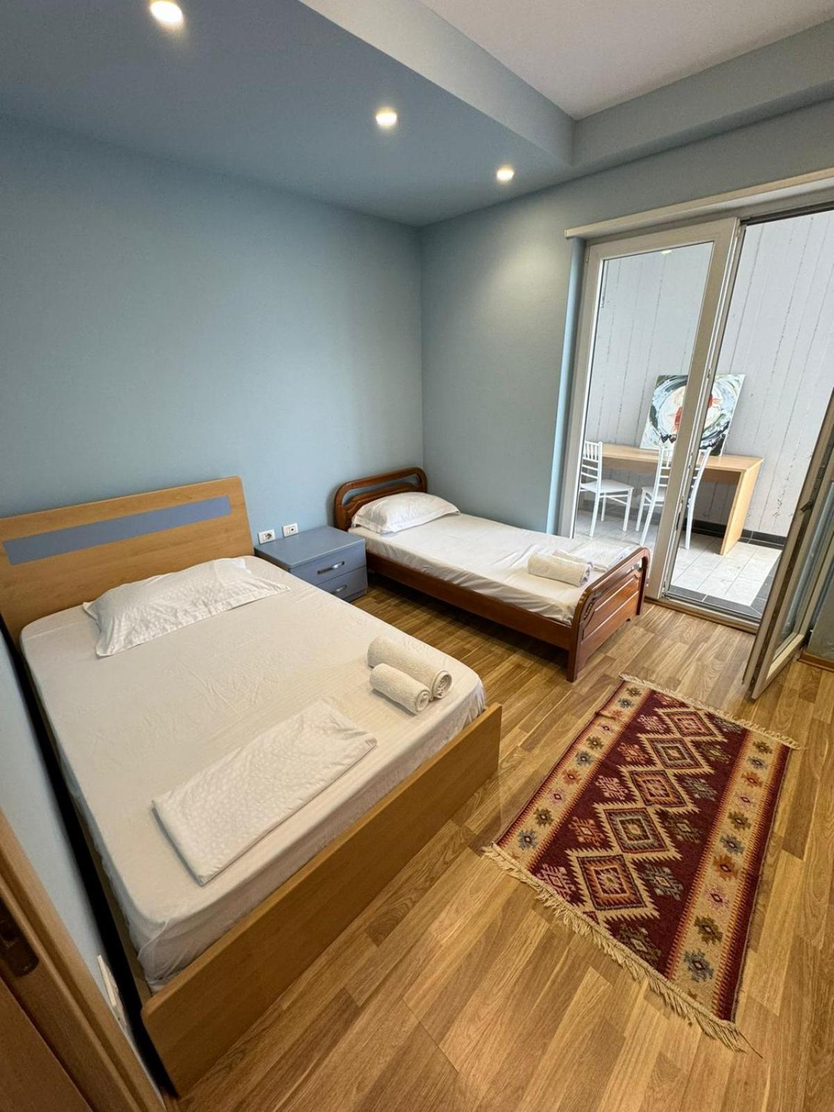Apartment Diem Near Pazari I Ri *